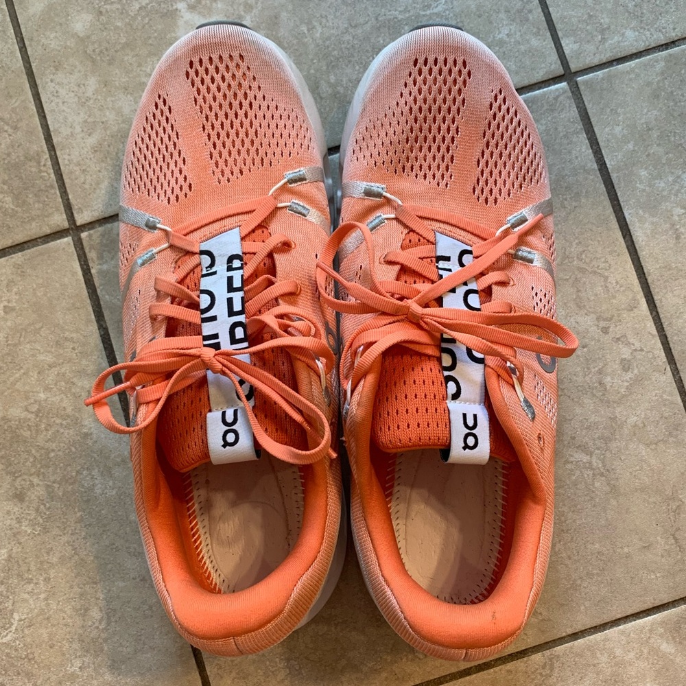 On Running Cloudsurfer Flame/White Size 12 Men’s … - image 2